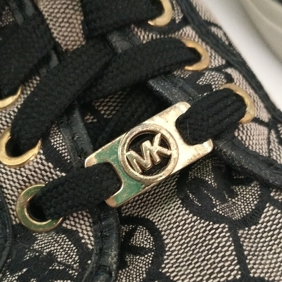 Michael Kors Black and Gold Patterned Sneakers. Size/9 - Picture 5 of 12